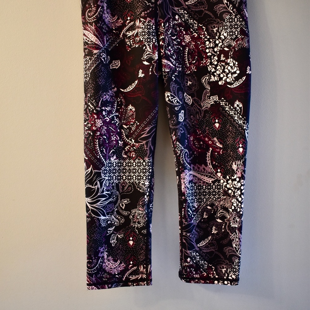 Cropped black and purple leggings